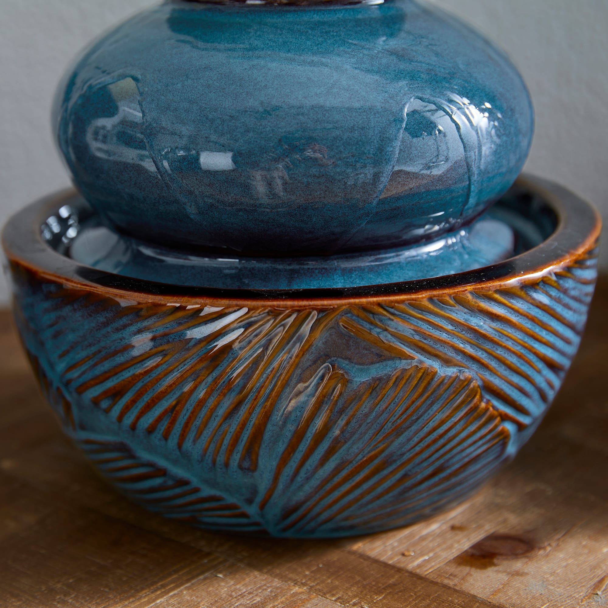 Glitzhome® 8.75" LED Turquoise Leaf Textured Ceramic Tabletop Fountain